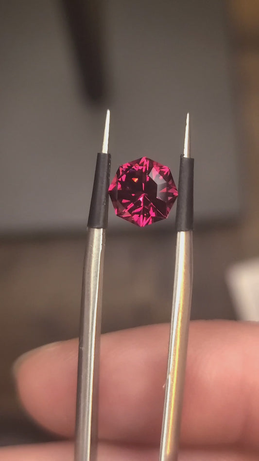 1.80 Ct Pink Rhodolite Garnet Round