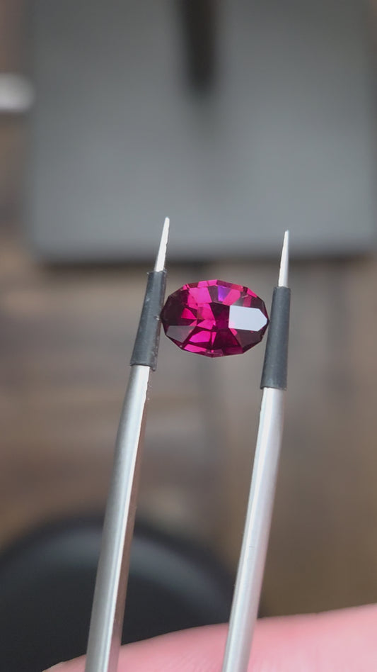 1.44 Ct Pink Rhodolite Garnet Oval
